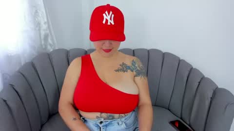 Snapshot of domina0 chatting on 06-27-26, 12:22 domi online show from 06-27-26, 12:22