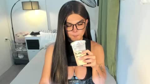 Snapshot of domina_angela chatting on 06-17-26, 01:23 ANGELA online show from 06-17-26, 01:23