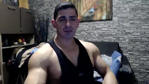 Snapshot of dominatemuscle chatting on 12-19-24, 10:10 Kevin online show from 12-19-24, 10:10