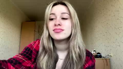Mia online show from 04-22-26, 08:06