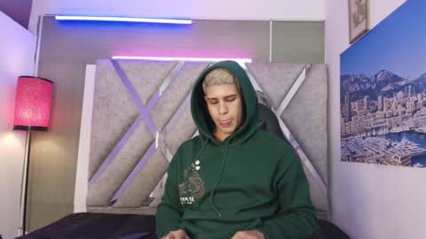 DOMI online show from 05-18-26, 03:24