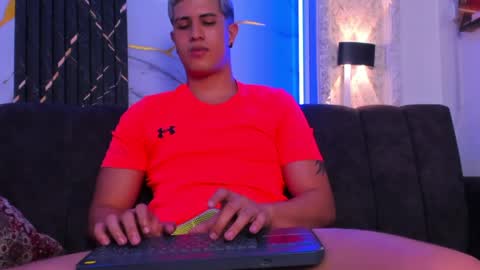 DOMI online show from 05-30-26, 03:47