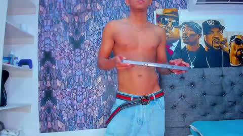 dominic_smith_ online show from 02-06-25, 01:49