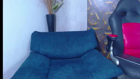 dominic_smith_ online show from 04-10-26, 04:39