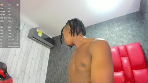 Snapshot of dominicsccott chatting on 06-24-26, 12:04 Dominicscott online show from 06-24-26, 12:04