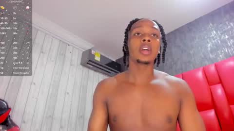 Snapshot of dominicsccott chatting on 07-19-26, 12:53 Dominicscott online show from 07-19-26, 12:53