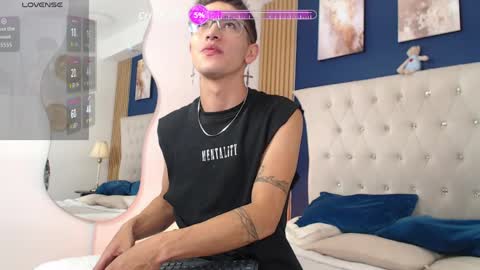 Snapshot of dominik_blake chatting on 04-16-26, 10:23 Dominik online show from 04-16-26, 10:23