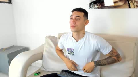 dominyck_ online show from 04-05-26, 07:55