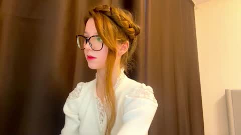 Snapshot of domitilabarrus chatting on 02-24-26, 01:42 Kira online show from 02-24-26, 01:42