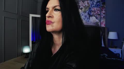 Snapshot of dommelisa chatting on 12-21-25, 11:56 Dom Melisa online show from 12-21-25, 11:56