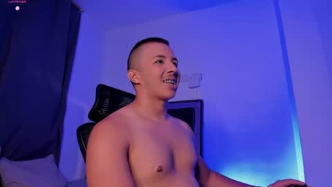 Snapshot of donathoo chatting on 07-01-26, 03:19 Donat Independent Model online show from 07-01-26, 03:19