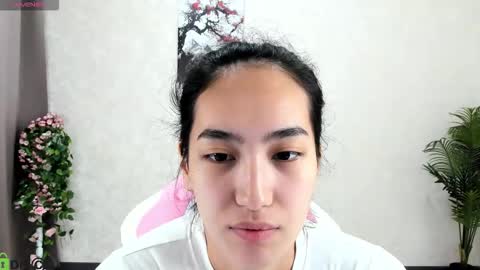 Aura online show from 10-30-25, 01:18