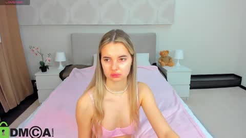 Donna On GMT2 Mon-Fri 3-9 AM online show from 04-08-26, 12:10