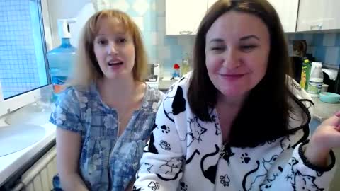 Snapshot of donnalimadonna chatting on 01-14-25, 07:17 Tatiana 43 curvy sexy body and Joanna redhead 39 years online show from 01-14-25, 07:17