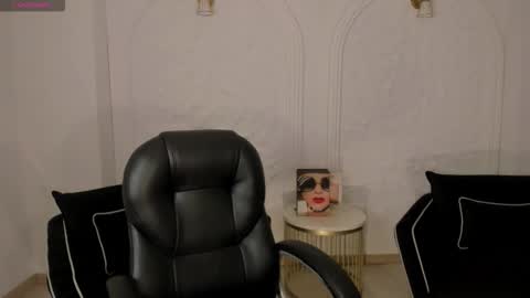 Snapshot of donnastonne chatting on 09-21-25, 10:22 Donna Stonne online show from 09-21-25, 10:22