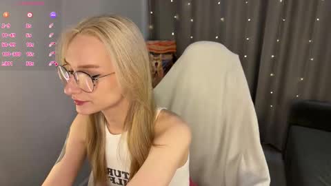 Snapshot of dontouchmyass chatting on 12-16-25, 08:25 Ely online show from 12-16-25, 08:25