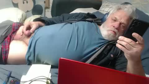 Snapshot of doouugcumming chatting on 01-11-26, 02:11 cummingdoouug online show from 01-11-26, 02:11