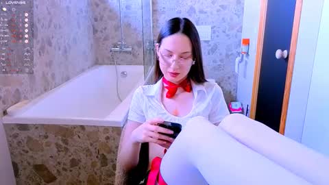 Snapshot of dorafisher01 chatting on 10-19-25, 09:32 Dora online show from 10-19-25, 09:32