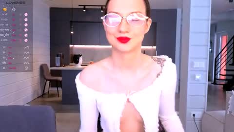 Snapshot of dorafisher01 chatting on 11-18-25, 08:52 Dora online show from 11-18-25, 08:52