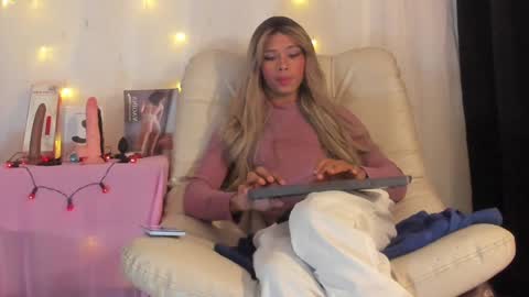 Snapshot of dorian_lev chatting on 12-13-24, 01:04 Nicolle online show from 12-13-24, 01:04