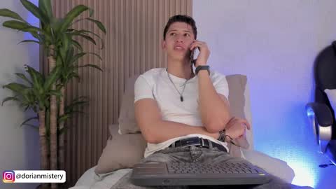 Snapshot of dorian_mystery chatting on 09-28-25, 11:54 dorian_mystery online show from 09-28-25, 11:54