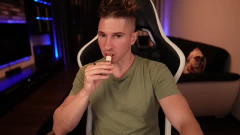 Dorian Reyes online show from 09-18-25, 09:28