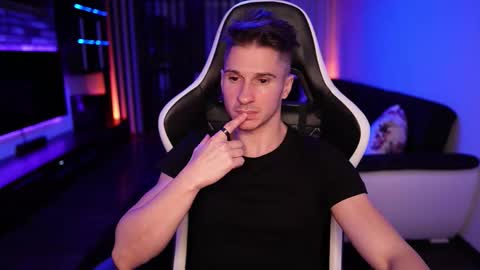 Dorian Reyes online show from 10-18-25, 12:35