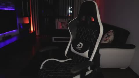 Dorian Reyes online show from 11-24-25, 02:11