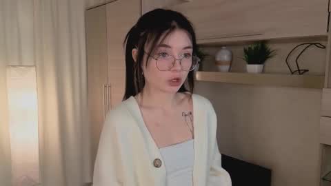 Maria online show from 11-19-25, 06:13