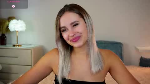 Snapshot of dorretangel chatting on 09-18-25, 09:55 Amy online show from 09-18-25, 09:55