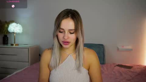 Snapshot of dorretangel chatting on 09-25-25, 11:36 Amy online show from 09-25-25, 11:36