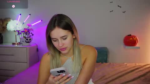 Snapshot of dorretangel chatting on 10-31-25, 05:14 Amy online show from 10-31-25, 05:14