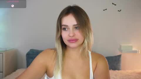 Snapshot of dorretangel chatting on 11-23-25, 02:17 Amy online show from 11-23-25, 02:17