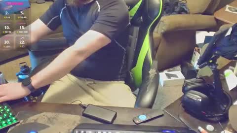 DotYourEyezez  online show from 02-01-25, 10:15