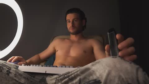 Keen online show from 03-11-25, 12:44