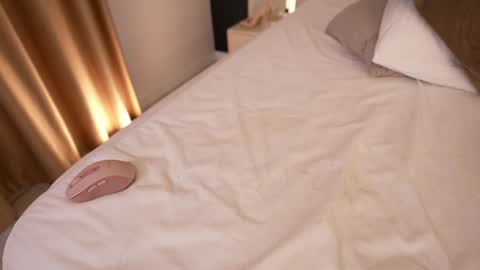 Snapshot of dovia chatting on 01-29-25, 02:32 . . online show from 01-29-25, 02:32