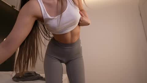 Snapshot of dovia chatting on 02-17-25, 07:58 . . online show from 02-17-25, 07:58