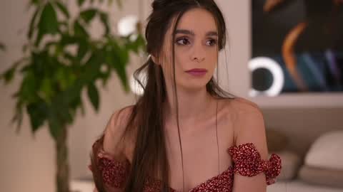 Snapshot of dovia chatting on 10-26-25, 07:03 . . online show from 10-26-25, 07:03