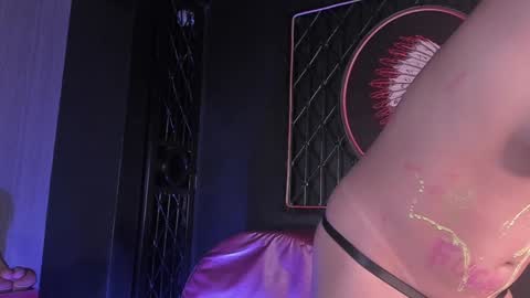 Snapshot of dracaryss_ chatting on 01-18-25, 01:18 Lissa Or DRACARYSS your dragon Queen online show from 01-18-25, 01:18