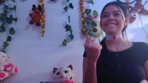 Snapshot of draculaura_x chatting on 05-03-26, 01:55 Laura online show from 05-03-26, 01:55