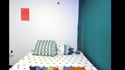 Snapshot of draculaura_x chatting on 05-31-26, 06:09 Laura online show from 05-31-26, 06:09