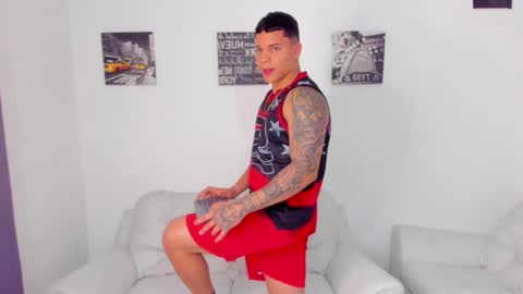 Snapshot of drakesmith01 chatting on 10-06-25, 11:35 Drake Smith online show from 10-06-25, 11:35