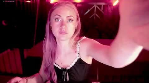 Snapshot of dramaquenn chatting on 06-16-26, 05:32 Lina online show from 06-16-26, 05:32
