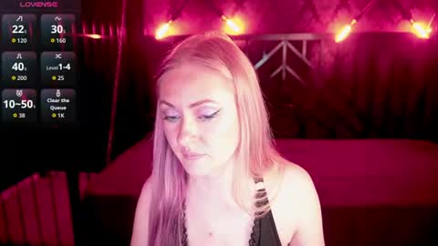 Snapshot of dramaquenn chatting on 06-17-26, 05:43 Lina online show from 06-17-26, 05:43