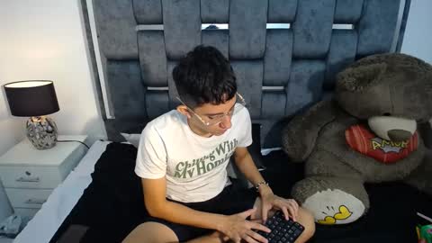 -- nicolle and jhon -- online show from 03-01-25, 02:37