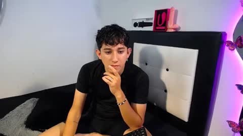 -- nicolle and jhon -- online show from 10-05-25, 01:26