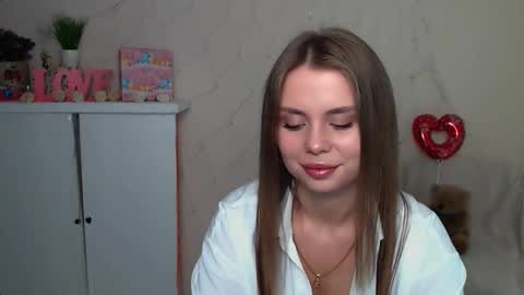 Snapshot of dream_mari chatting on 09-13-25, 06:35 Mari online show from 09-13-25, 06:35