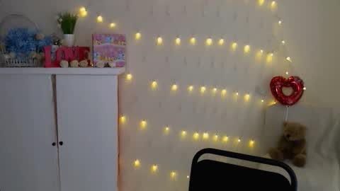 Snapshot of dream_mari chatting on 09-19-25, 07:32 Mari online show from 09-19-25, 07:32