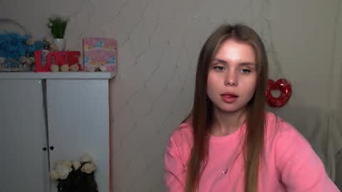 Snapshot of dream_mari chatting on 10-01-25, 10:54 Mari online show from 10-01-25, 10:54