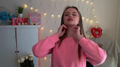 Snapshot of dream_mari chatting on 10-03-25, 10:23 Mari online show from 10-03-25, 10:23